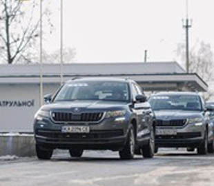 В Україні можуть підняти ціну за оформлення документів на авто: що потрібно знати