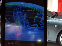 Владельцы подержанных Tesla взламывают свои электромобили для доступа к автопилоту