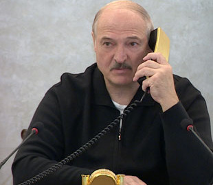 Лукашенко: "Я не читаю Telegram-каналы. У меня даже смартфона нет"