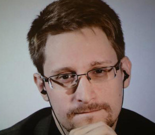 Эдвард Сноуден призвал запретить торговлю шпионским ПО