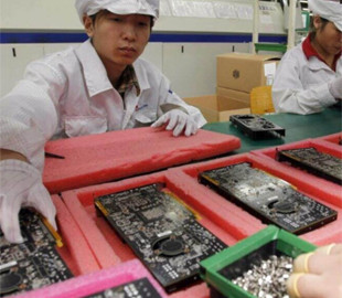 Apple хоче замінити 50% працівників лінії збирання iPhone автоматизацією