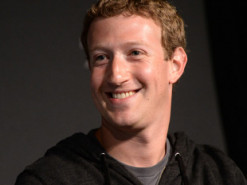 Основатель Facebook Марк Цукерберг показал, как в свободное время метает копье