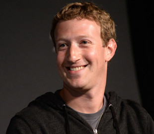 Основатель Facebook Марк Цукерберг показал, как в свободное время метает копье