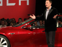 Илон Маск считает электромобили Tesla слишком дорогими