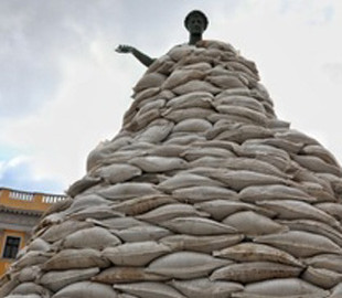 В Одесі чути вибухи - ЗМІ