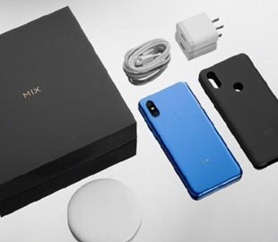 Беспроводная зарядка входит в комплект поставки всех версий смартфона Xiaomi Mi Mix 3