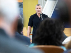 Кличко ще раз запросив Папу Франциска відвідати Київ