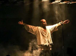 Воздух с концерта Канье Уэста продают на eBay: цена шокирует