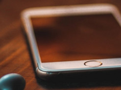 Можно ли заряжать уже заряженный телефон: ответ вас удивит