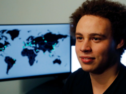 Остановившему вирусную атаку WannaCry британцу ФБР предъявило обвинения