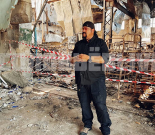 Стівен Сігал зробив фото на тлі в'язниці в Оленівці, де загинули українські полонені