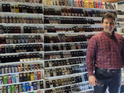 Cуперфанат Nokia зібрав найбільшу у світі колекцію телефонів із тисячами моделей