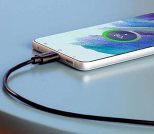 Чому Apple та Samsung не поспішають впроваджувати швидку зарядку