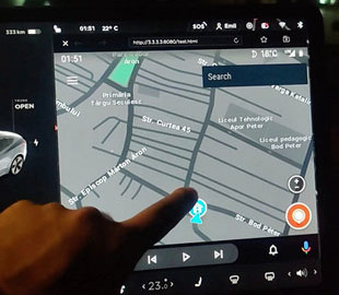 На машинах Tesla наконец-то можно запустить Android Auto