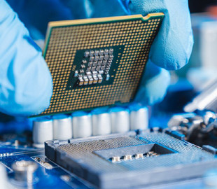 Не могут повторить: почему у России не получится наладить производство чипов, как в Китае