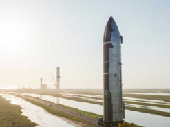 Ілон Маск показав вражаючі фото транспортування космічного корабля Starship на базу Starbase