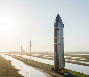 Ілон Маск показав вражаючі фото транспортування космічного корабля Starship на базу Starbase