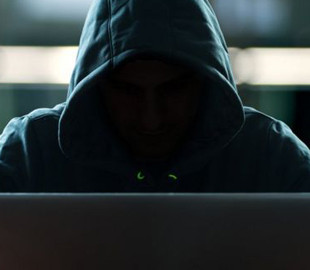 росіяни видали координати своєї бази українським хакерам, які прикидалися привабливими жінками у соцмережах — FT