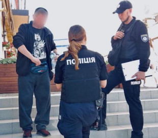 Франківські поліцейські затримали чоловіка, який вкрав телефон з велосипеда