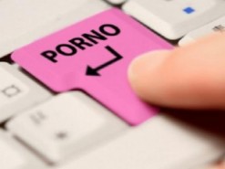 Австралийский госслужащий часами смотрел порно на работе и поплатился