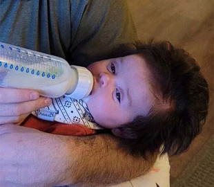 Фото младенца с густыми волосами стало вирусным в сети