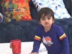 Дворічний хлопчик, граючись з телефоном, замовив меблів на майже 2 тисяч доларів