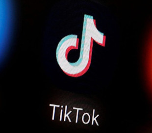 Ариана Гранде осудила звезд TikTok за поведение во время пандемии