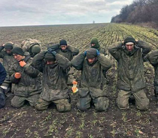 Росіянка не захотіла говорити з сином у полоні в Україні: відео про "матір року" стало мемом