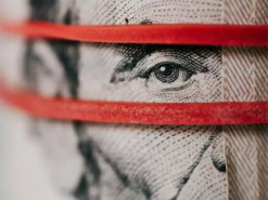 Найбагатші люди світу масово втрачають гроші: хто "бідніє" найшвидше