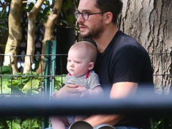 В Сети появилось редкое фото Кита Харингтона с сыном