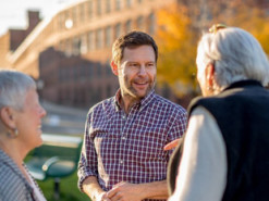 Бывший топ-менеджер Google утверждает, что его уволили за защиту прав человека