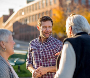 Бывший топ-менеджер Google утверждает, что его уволили за защиту прав человека
