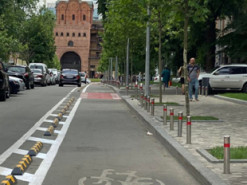 В Києві велосмуги будуть відокремлювати від парковок бортами