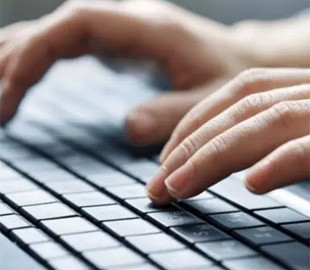 Терапевты рассказали, как работать с компьютером без боли в запястьях