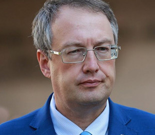 Шахраї намагалися обдурити дружину Геращенка