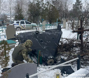 На цвинтарi жителi Кiровоградщини знайшли ворожий безпiлотник