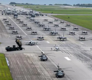 "Прогулянка слона" для Китаю: США влаштували страхітливе авіашоу на Окінаві