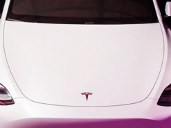 Илон Маск научил Tesla «лихачить» на автопилоте