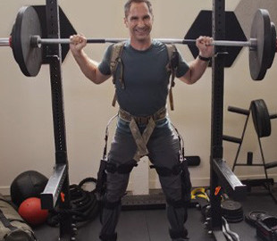 Экзоскелет ощутимо увеличил физические возможности человека