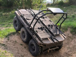 Роботи на фронті: в Україні з’явився дрон, що рятує поранених і тягне вантажі до 1,5 тонни