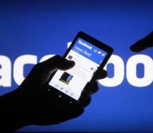 Facebook учится распознавать потенциальных самоубийц