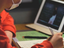 После каникул 8 школ в Киеве остались на карантине, 436 классов перевели на "дистанционку"