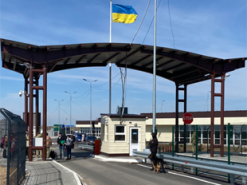 Wi-Fi на КПВВ: представитель Зеленского съездил на админграницу Крыма с Херсонщиной