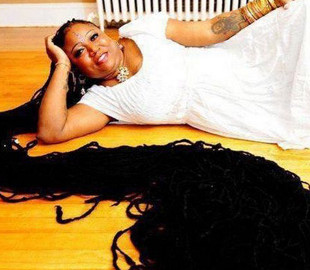 Жінка відростила волосся на 33,5 метра і потрапила в Книгу рекордів Гіннеса: як вона виглядає