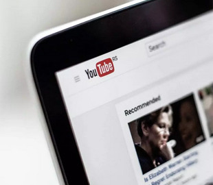 YouTube начнёт показывать рекламу во всех роликах
