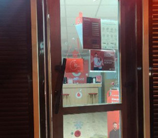 Похитили телефоны: в Одессе неизвестные обокрали магазин