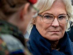 Міністр оборони Німеччини: Ми не знаємо, наскільки далеко може зайти манія величі путіна