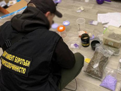 27-летняя одесситка организовала наркобизнес с выручкой в 1,5 млн грн в месяц