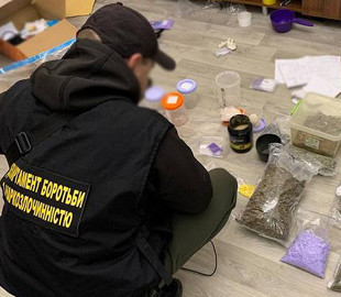 27-летняя одесситка организовала наркобизнес с выручкой в 1,5 млн грн в месяц