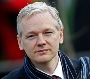 Ассанж рассказал о полученном конверте с белым порошком